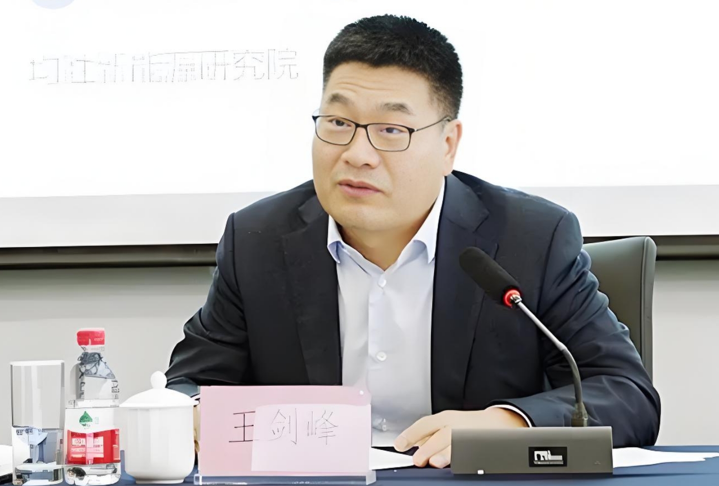宁波“并购王”王剑峰身家较高点下跌41.6亿元，旗下上市公司业绩面临挑战