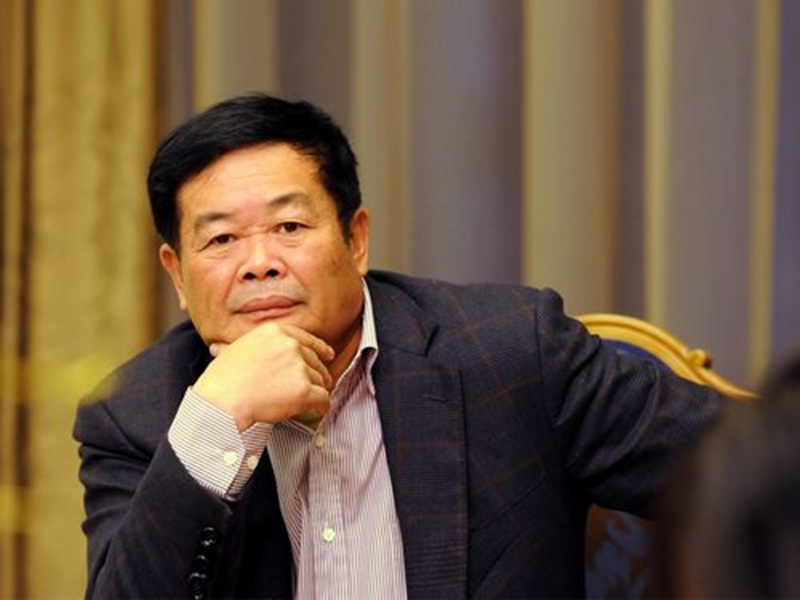 “玻璃大王”曹德旺辞去董事长：热衷捐资办学 却“苛待”自家员工？