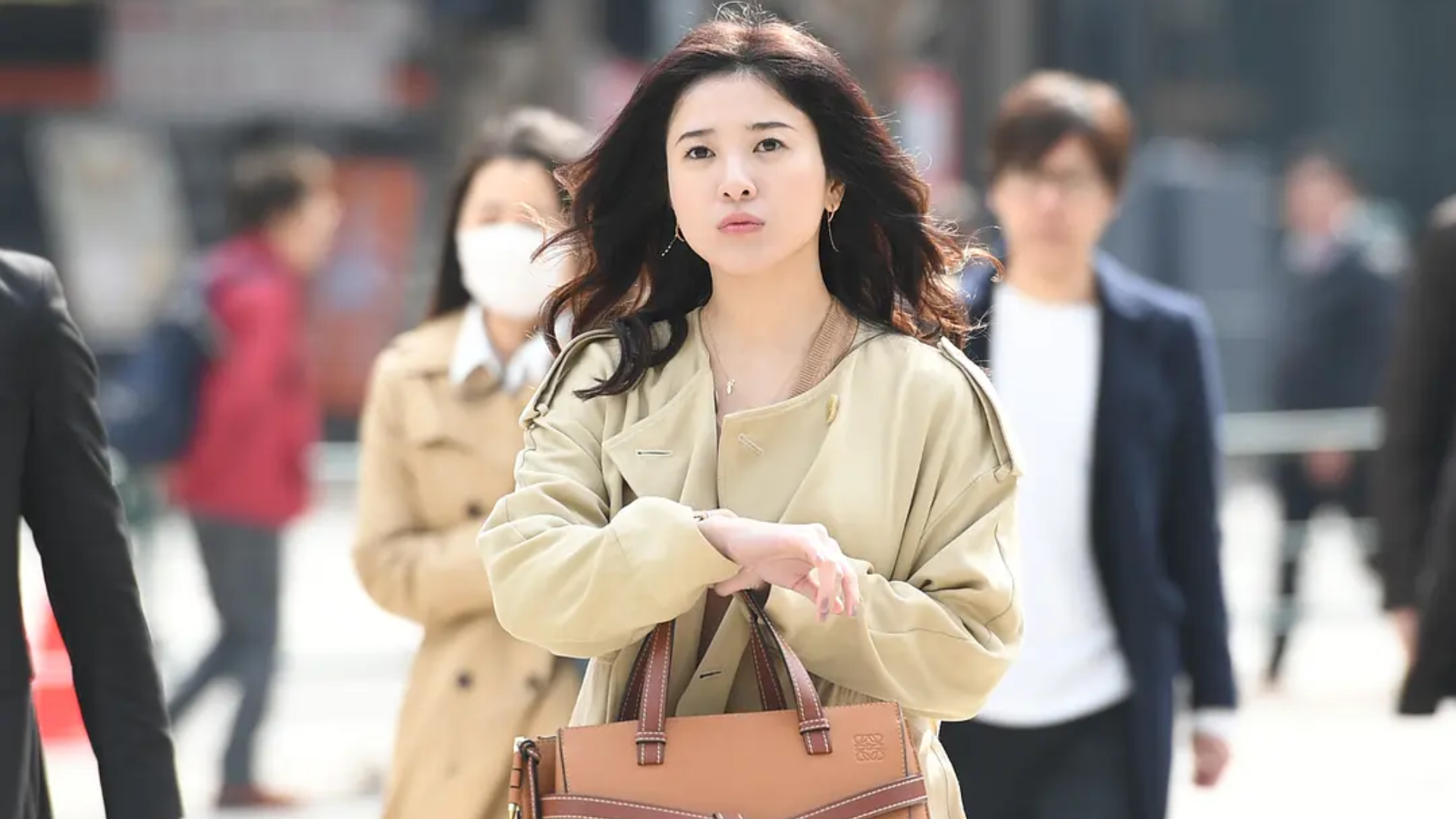 从 “无缘社会” 到女首相上台：日本的“老 “与”新“，藏着多少消费密码？