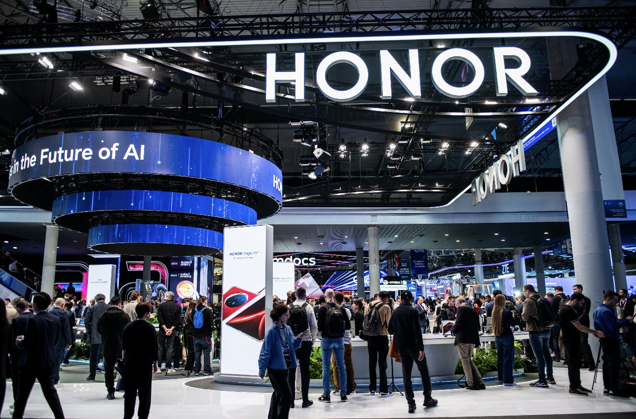 闪耀MWC2026，荣耀加速王者归来