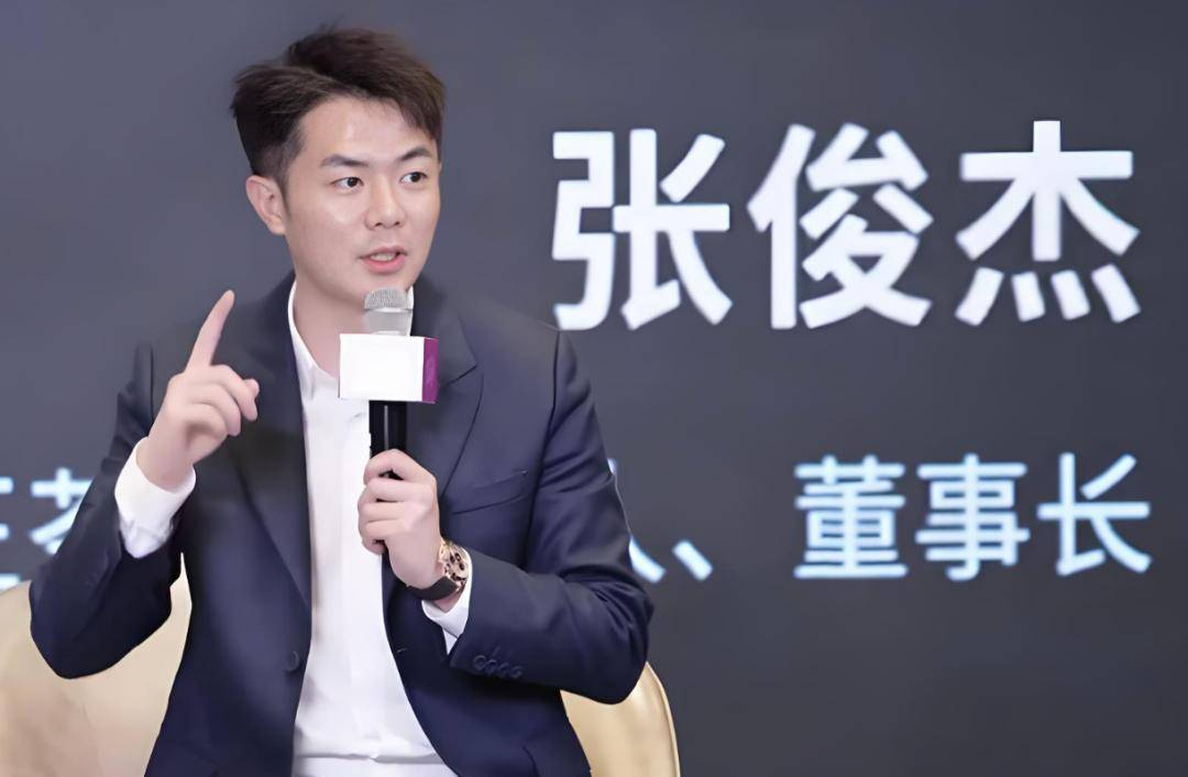 30多岁身家85亿，最年轻白手起家富豪面临新挑战