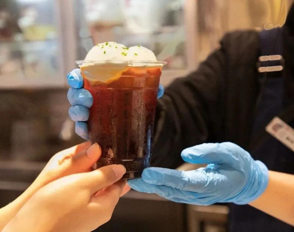 排队5小时、炒至80元/杯：茶颜悦色深圳店为其扩张“打了个样”