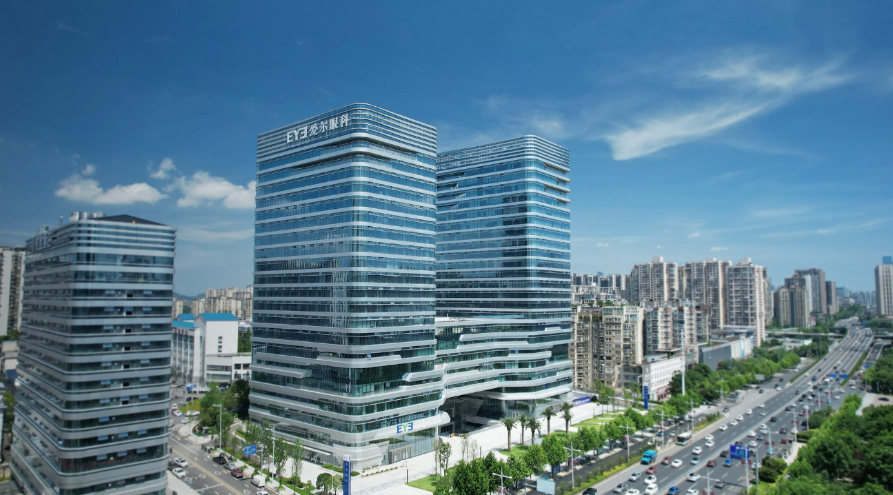 市值蒸发三千亿，陈邦身家缩水1145亿，爱尔眼科“闯关”港股