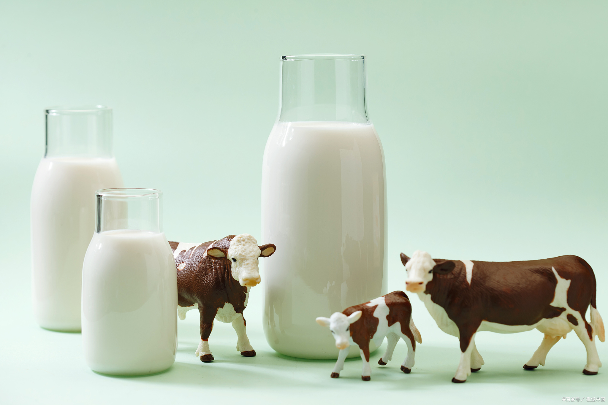 蒙牛上调目标、伊利减值出清、麦趣尔破产清算：乳业分水岭，谁在穿越周期？