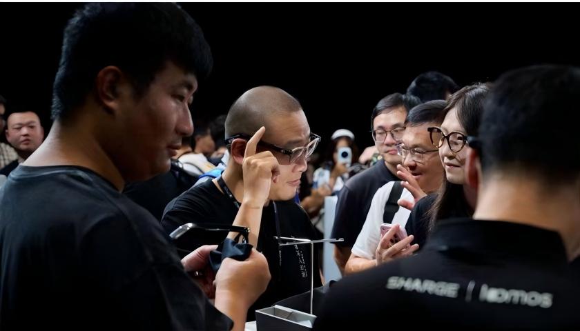 智能眼镜都有配镜服务了，是否意味着人人都需要？