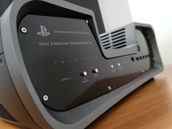 PS5开发机及测试机上架ebay 手柄造型一致