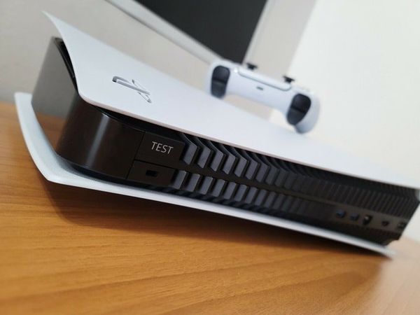 PS5开发机及测试机上架ebay 手柄造型一致