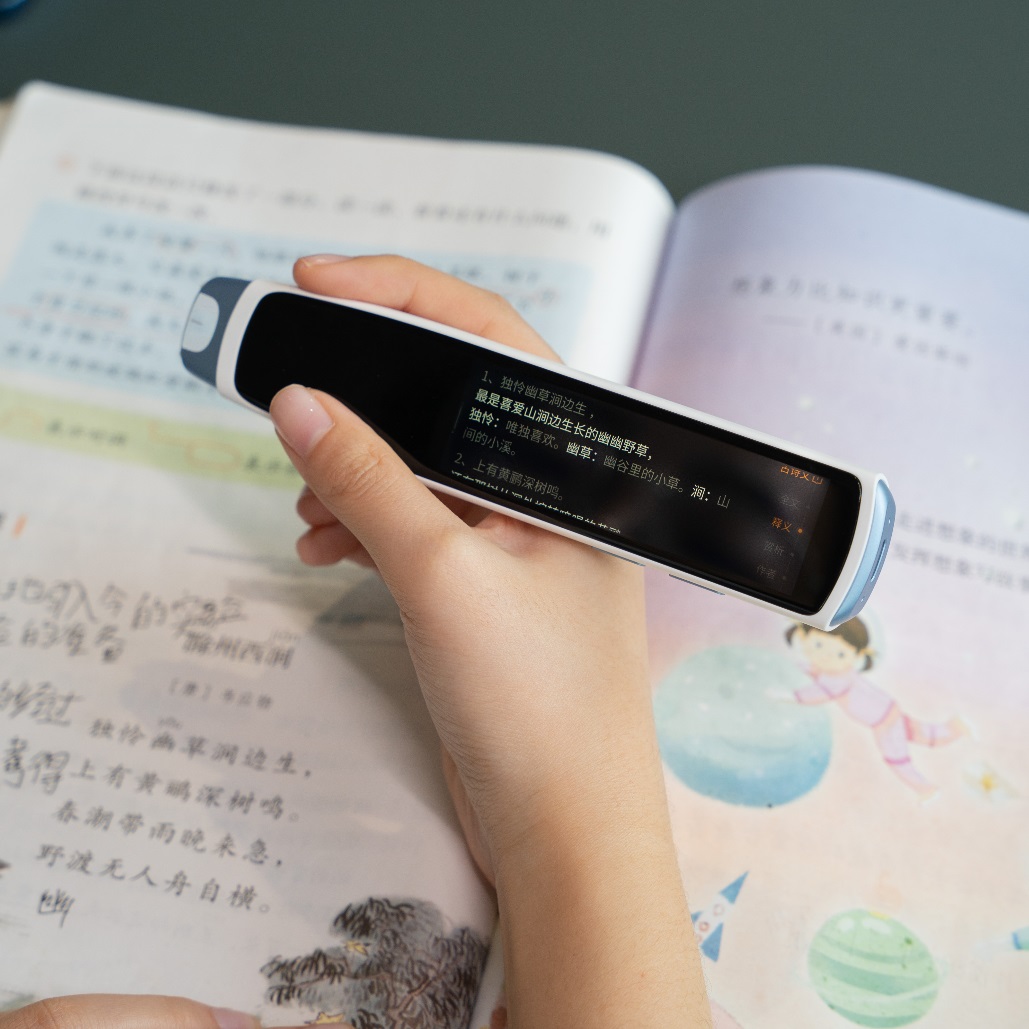 荣耀亲选ai词典笔上手体验 提高孩子学习效率 养成自主学习好习 手游 东方都市网 东方都市新闻网