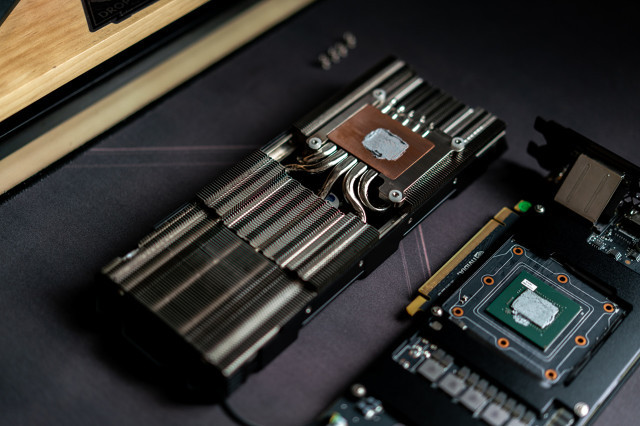 消息称英伟达重组云团队：放弃与亚马逊、微软等巨头正面竞争