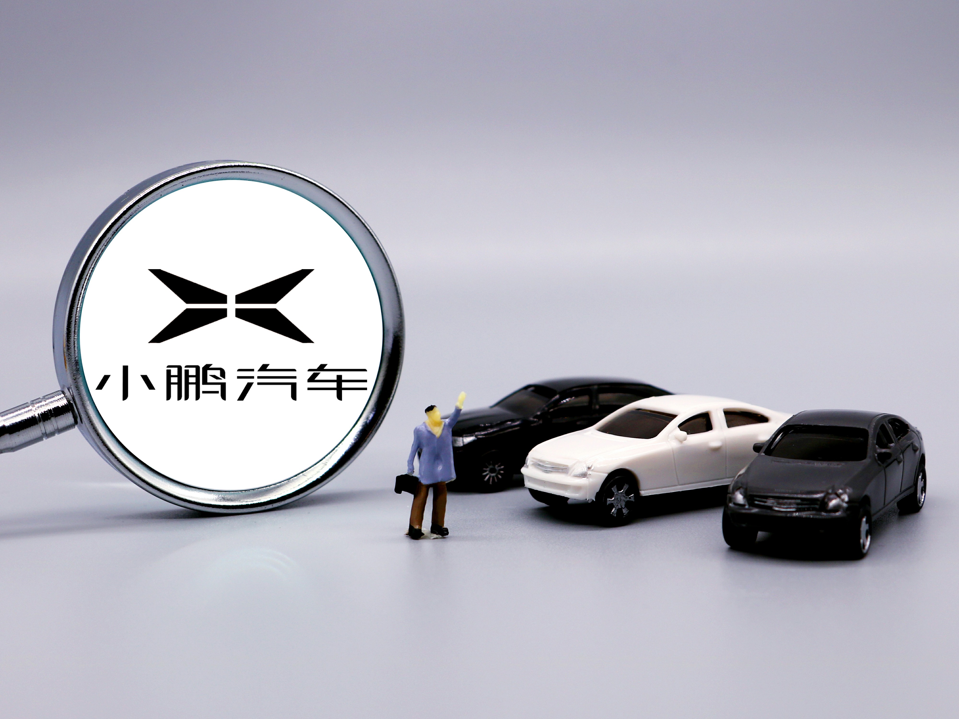 小鹏GX联合福耀玻璃 首块AI调光隐私玻璃量产交付