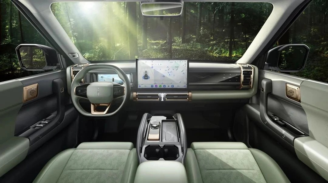奇瑞iCAR 03纯电硬派SUV首台整车下线：智能四驱
