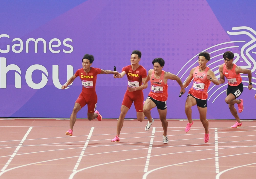 中国队夺得杭州亚运会男子4×100米接力金牌；2023年国庆档新片总票房破21亿；杭州第19