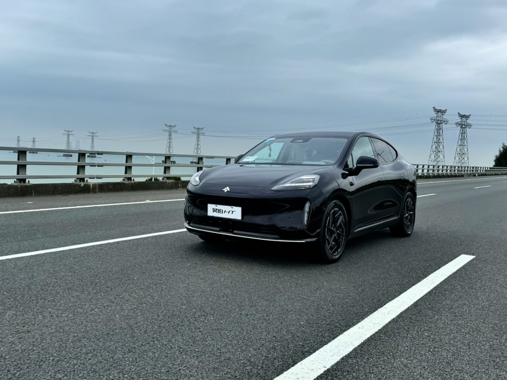 比肩Model X，全方位的家用全能王，试驾昊铂HT