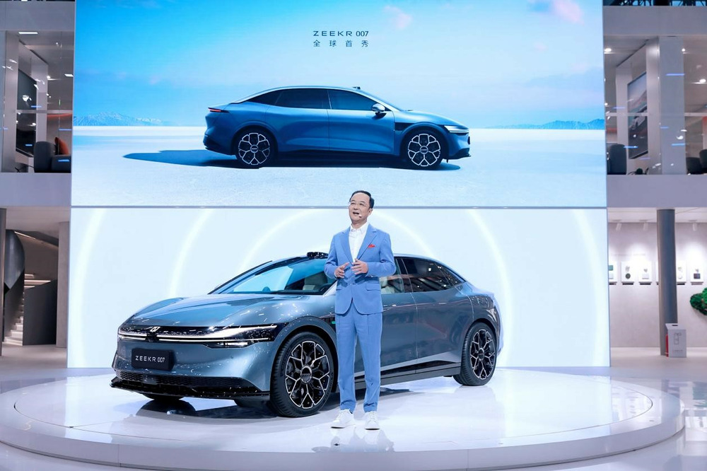 极氪007豪华纯电轿车亮相广州国际车展 预售价22.49万元起