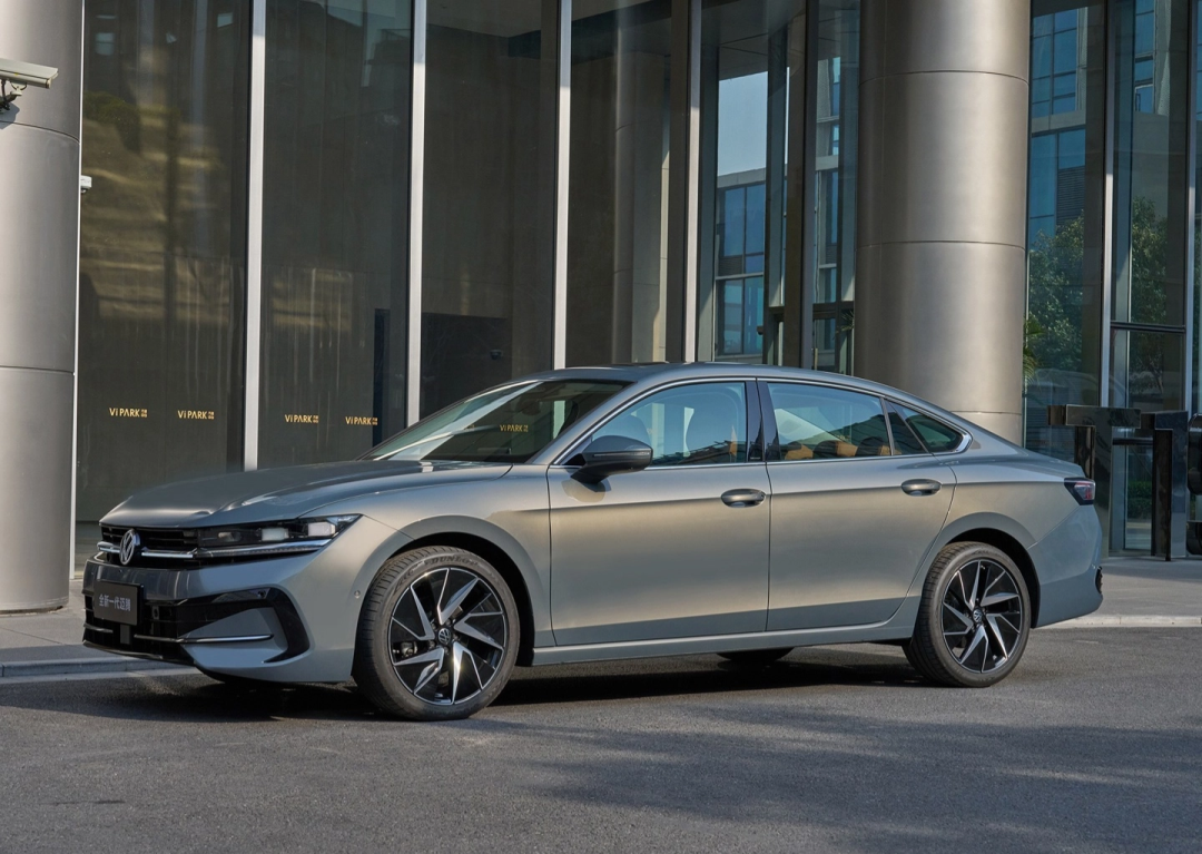 工信部信息显示,全新迈腾长宽高分别为 4990*1854*1487mm,轴距 2871mm