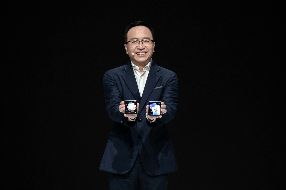 鸿蒙在华首超 iOS 成第二大手机系统；长安深蓝 G318 硬派 SUV 发布；荣耀 Magic V Flip 发布｜Do早报