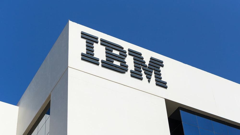 IBM：第二季度营收 158 亿美元，同比增长 2%