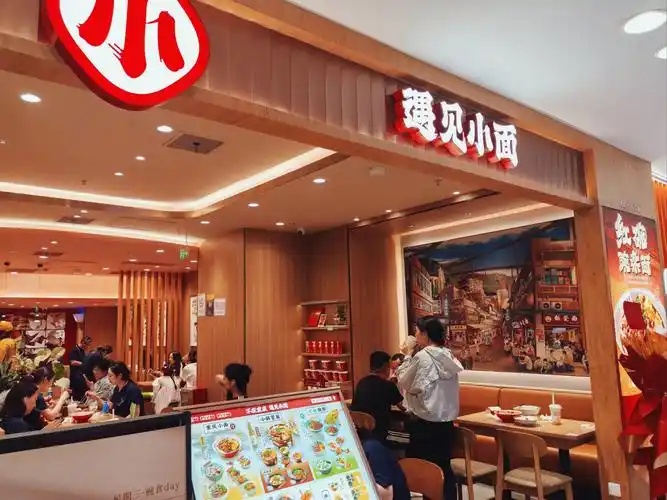 消息称遇见小面公关总监被裁，公司还把裁员通知发给家人