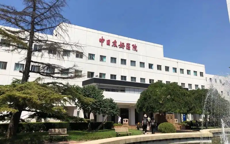 国家卫健委通报肖某董某莹事件查处情况：吊销肖某医师执业证书