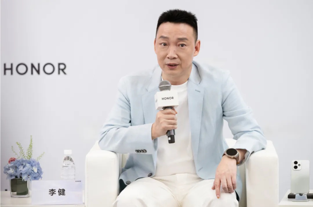 新CEO李健国内首秀：荣耀重生了