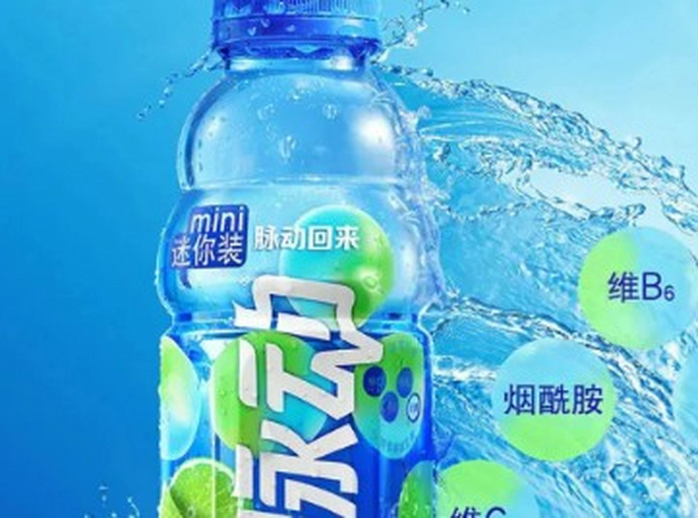 脉动巨型3D广告挤占公交站空间 公交公司回应