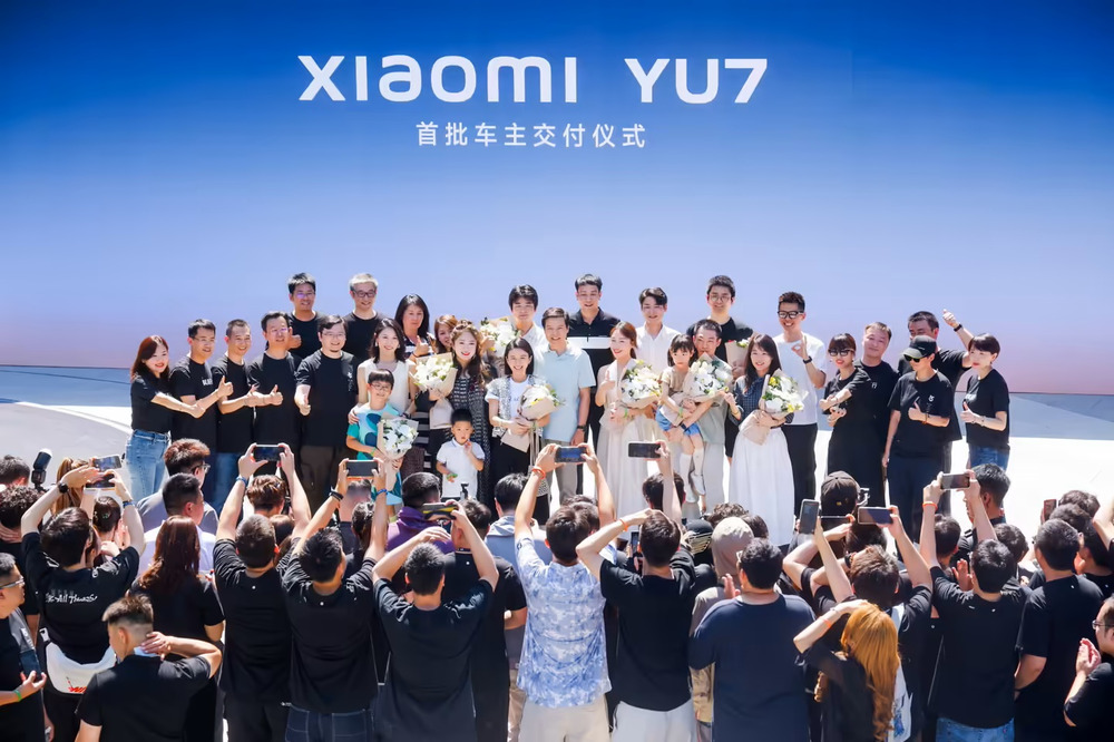YU7 正式交付首批车主；零跑 B05 谍照曝光；充电宝召回后续调查｜Do早报