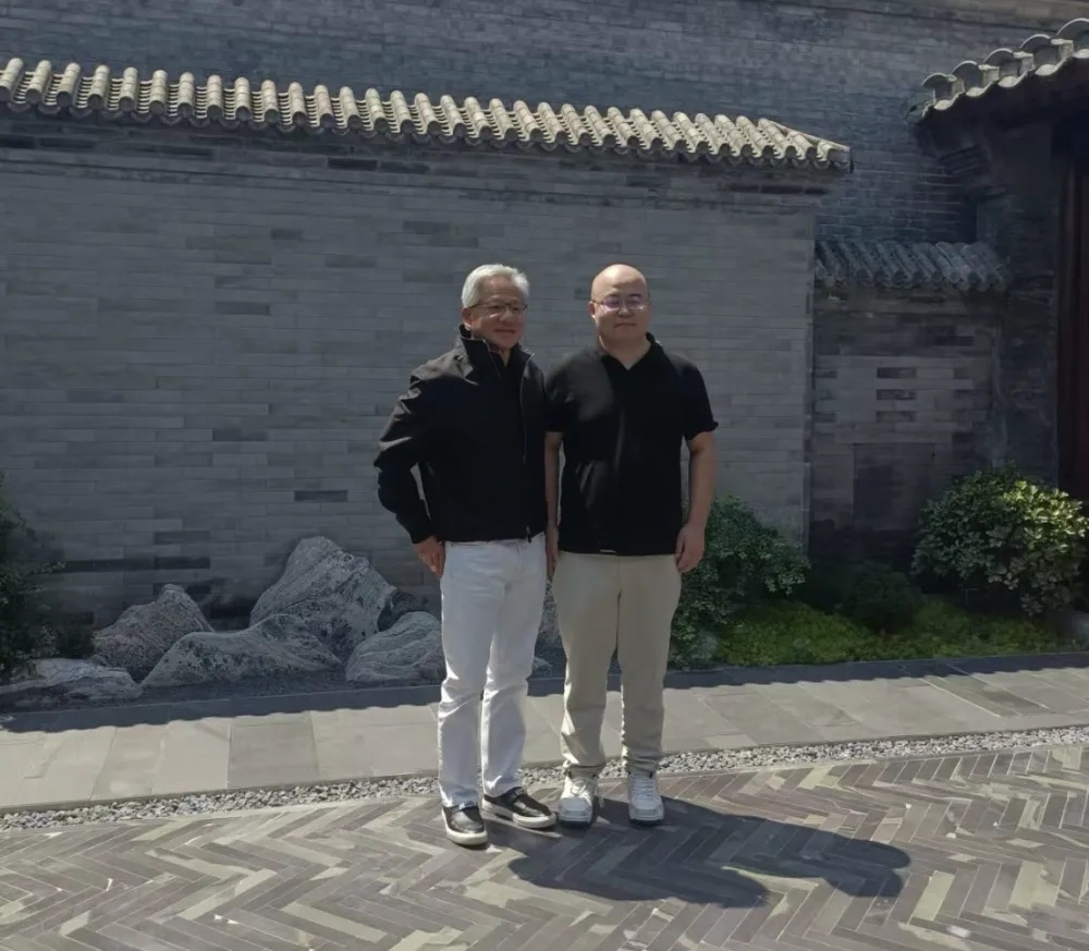 黄仁勋密会MiniMax闫俊杰 深度交流两小时