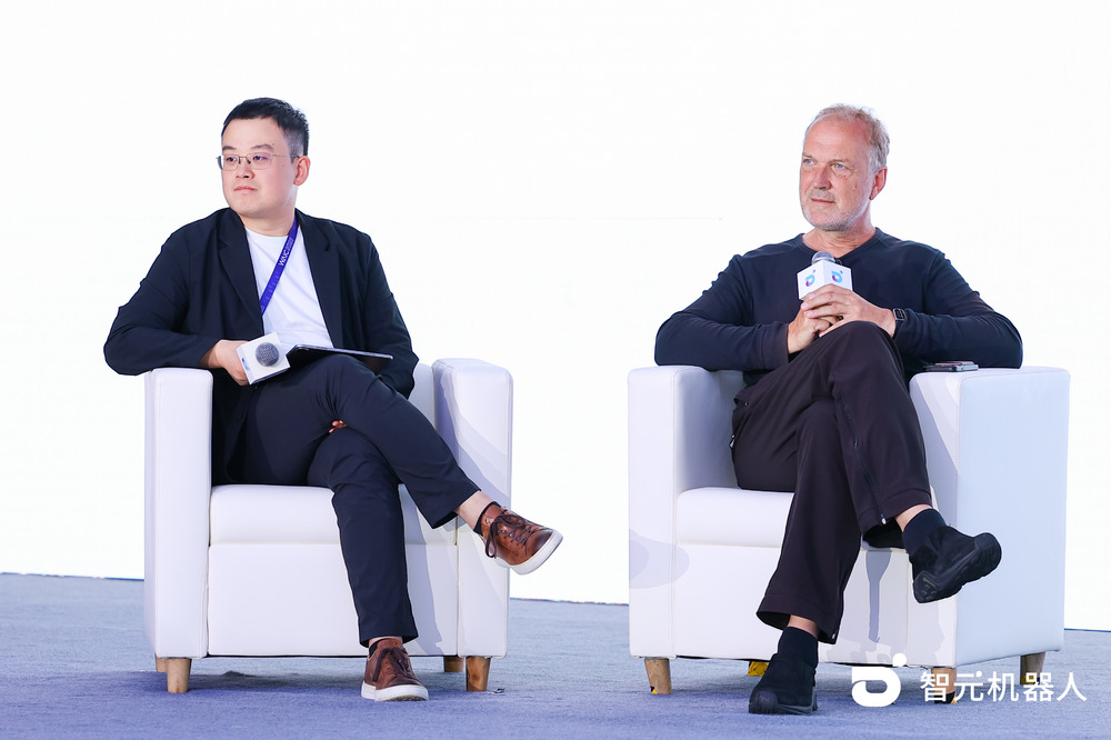 WAIC2025智啟具身論壇召開 智元匯聚“行業(yè)最強大腦”共探新發(fā)展