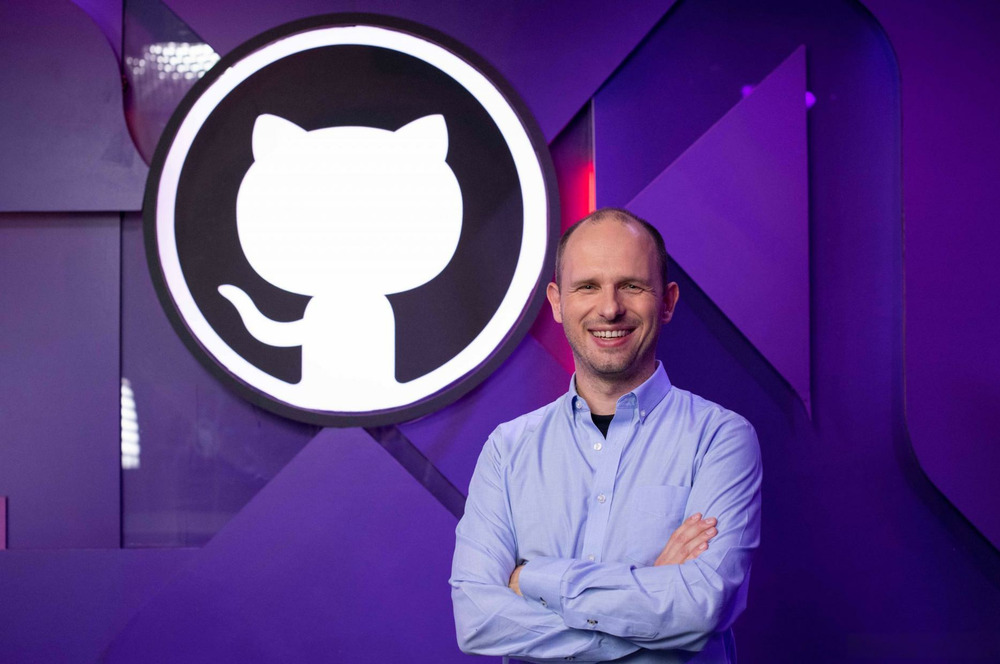 GitHub CEO辞职，微软全面接管