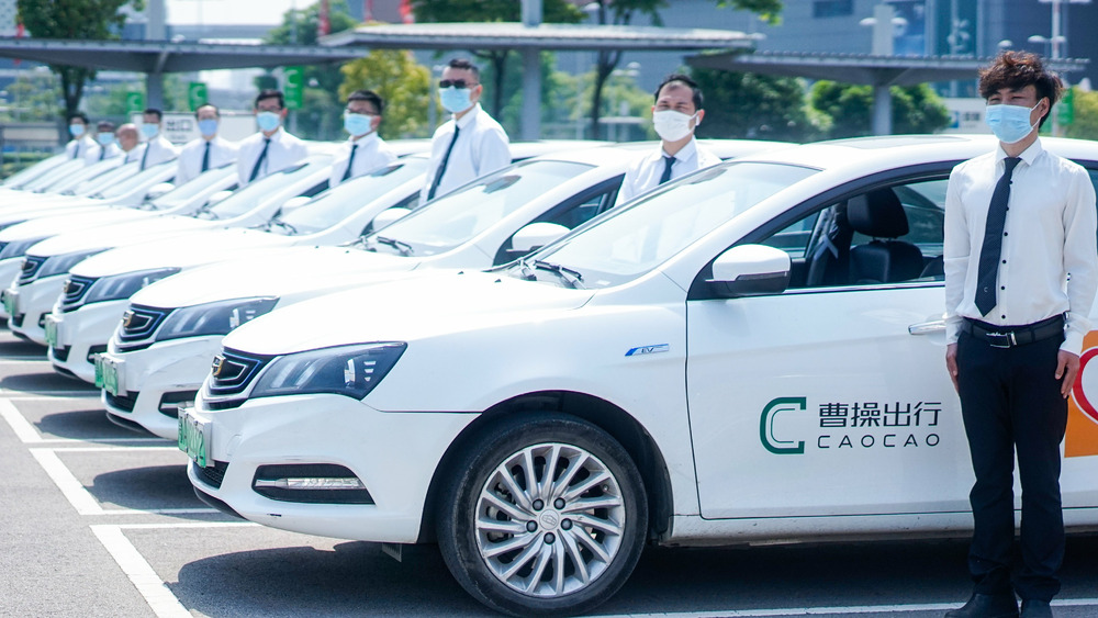 曹操出行发布2025年中期业绩，营收同比大增53.5%至95亿元，毛利率提升至8.4%