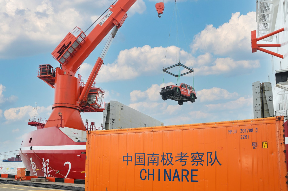 长城汽车坦克300随“雪龙2”号科考船出征南极