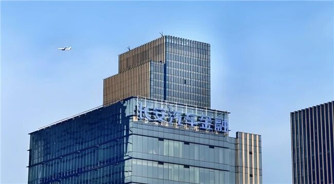 長安汽車金融違規給大學生放貸，今年因違反信用規定被央行處罰53萬元