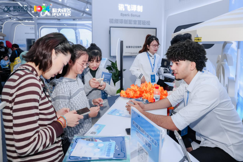 AI翻译“真香”：讯飞的这三款产品让我秒懂老外了！