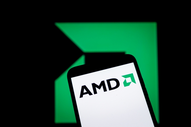 x86战局逆转：AMD锐龙9 9955HX重塑游戏本性能标杆