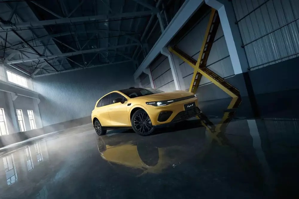 小米 17 Ultra 手机曝光；零跑 Lafa 5 纯电运动两厢轿跑上市；多家手机厂商取消 Air 机型｜Do早报