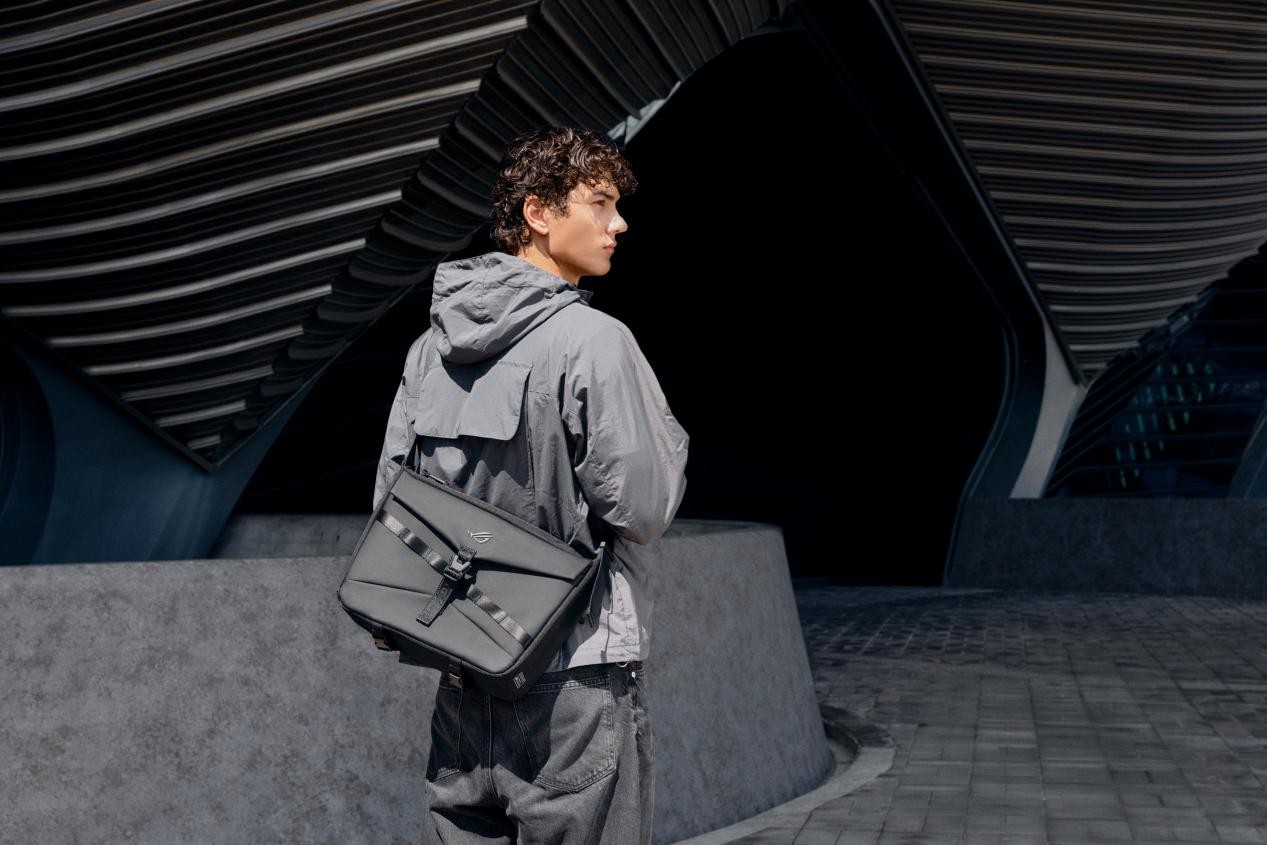 潮力上肩，型动全场，ROG神射手系列背包新品正式发布