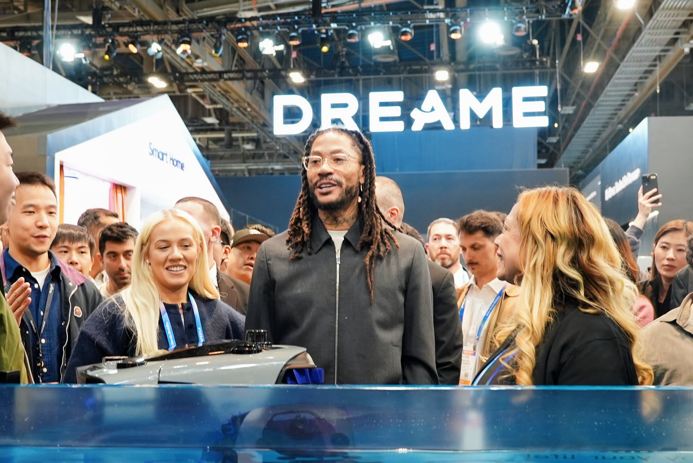 让机器“主动”打理泳池，追觅揭开泳池机器人的下一站