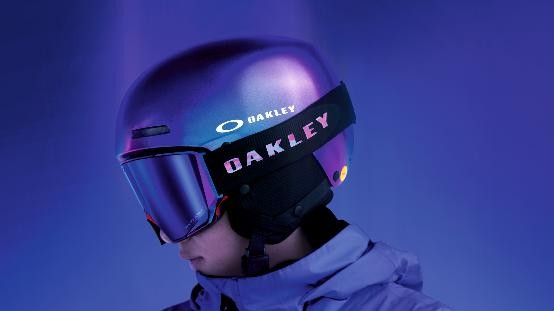 OAKLEY歐克利以全新AURA系列演繹“厚蓄顯鋒芒”