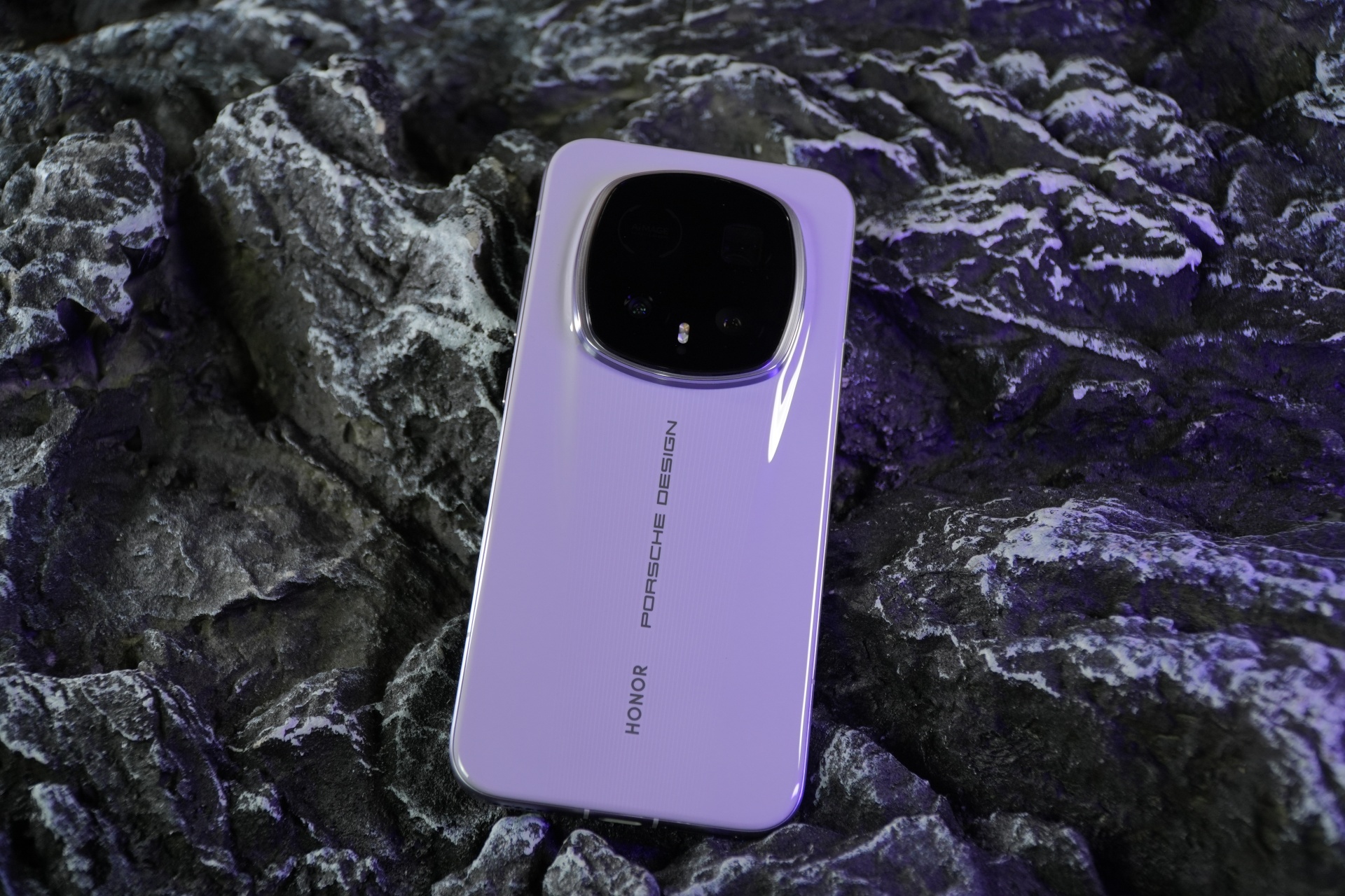 新款阿维塔 12 实车亮相；荣耀 Magic 8 RSR 保时捷设计手机发布；荣耀 Magic8 Pro Air 发布｜Do早报