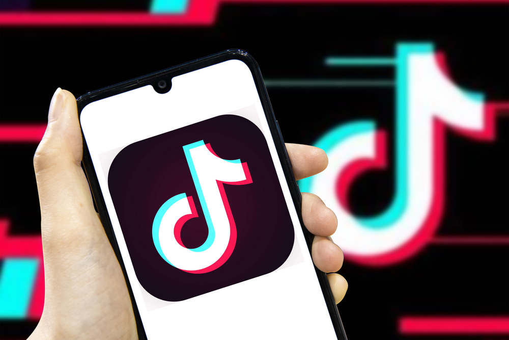 解說(shuō)員缺乏專(zhuān)業(yè)素養(yǎng)，抖音體育深夜致歉