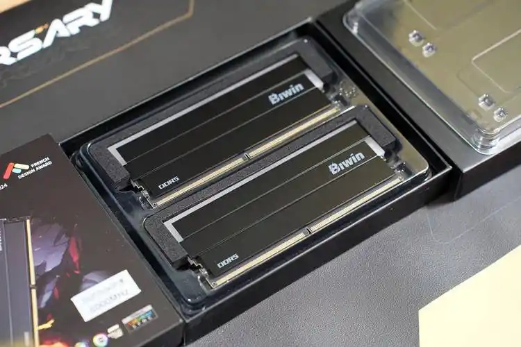 佰维存储：2025年归母净利润同比增437.56%至8.67亿元