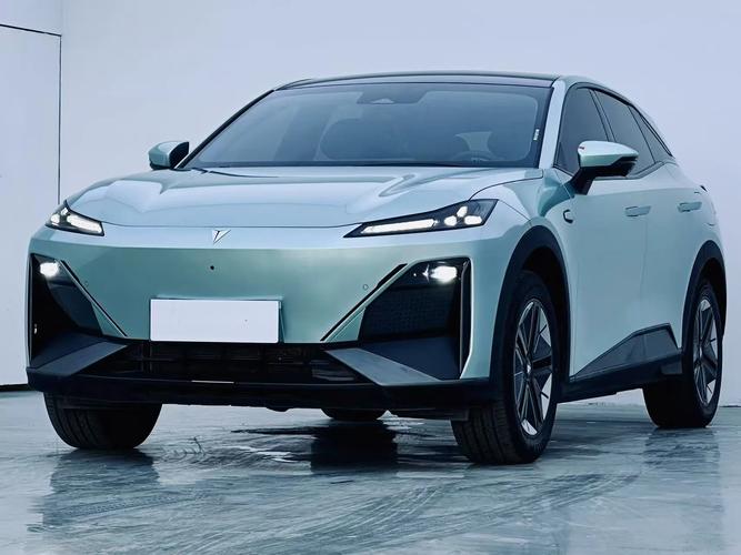 多名车主反映车辆夜间行驶可用语音关大灯，深蓝汽车回应