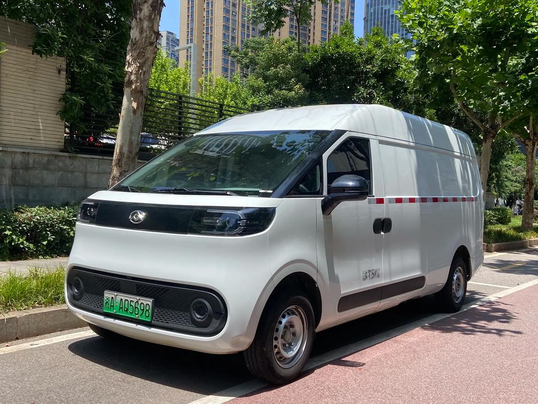 上汽大通大拿V1陷安全带设计争议：车主遭遇上牌难