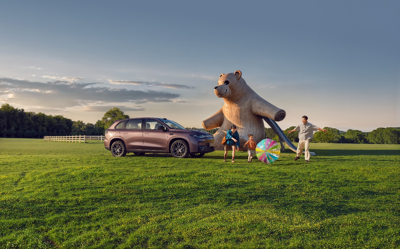 零跑汽车携手Babycare推出联名儿童运动水杯 解锁家庭出行新体验