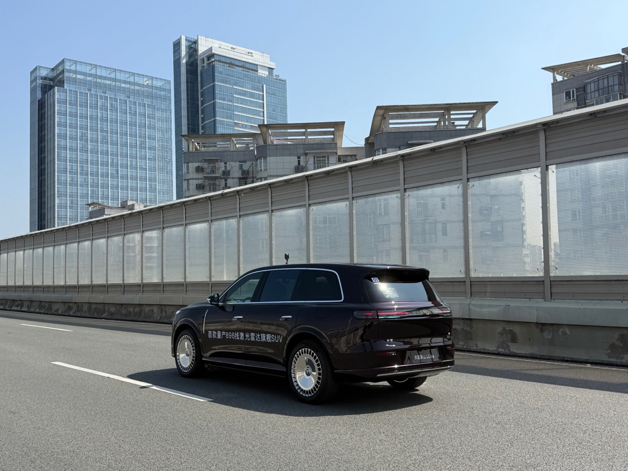 华为最强智驾方案上车，首款量产896线激光雷达旗舰SUV岚图泰山Ultra抵店