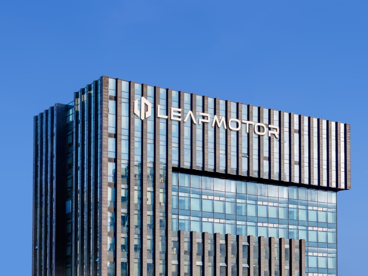 零跑汽车公布2025年财报：连续两年销量翻倍，首次实现全年度盈利