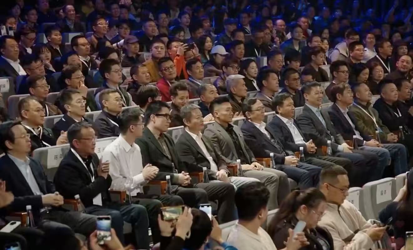 众多行业大佬亮相小米汽车新SU7发布会