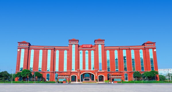 汤臣倍健2025年营收62.65亿元，新品驱动增长：蓝罐蛋白粉销售额超2.3亿，全年上新85款覆盖多渠道