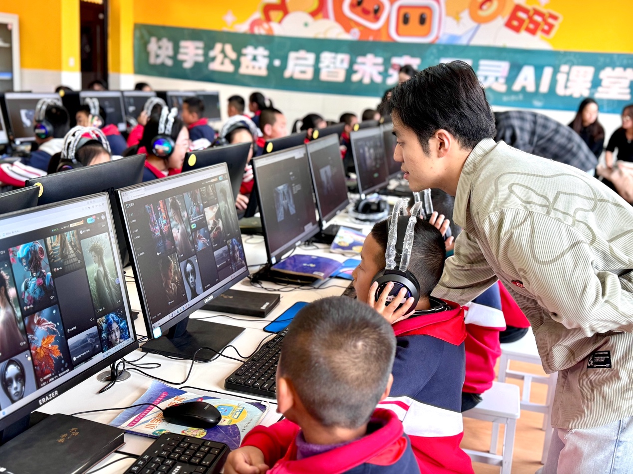 快手2025成绩单：全年营收1428亿元，经调整净利润206亿元