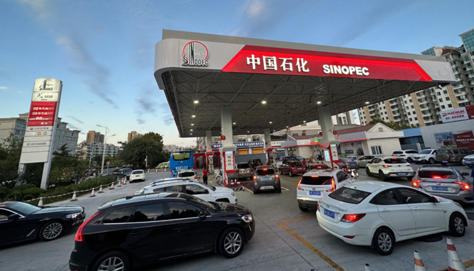 油价上涨，究竟选择油车还是电车？